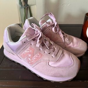 Pink “Rose Quartz” New Balance 574 sneakers